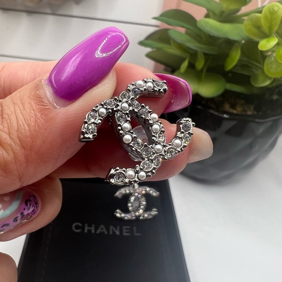 Chanel Faux Pearls and Crystals CC Clip On Stud Earrings - Picture 3 of 10